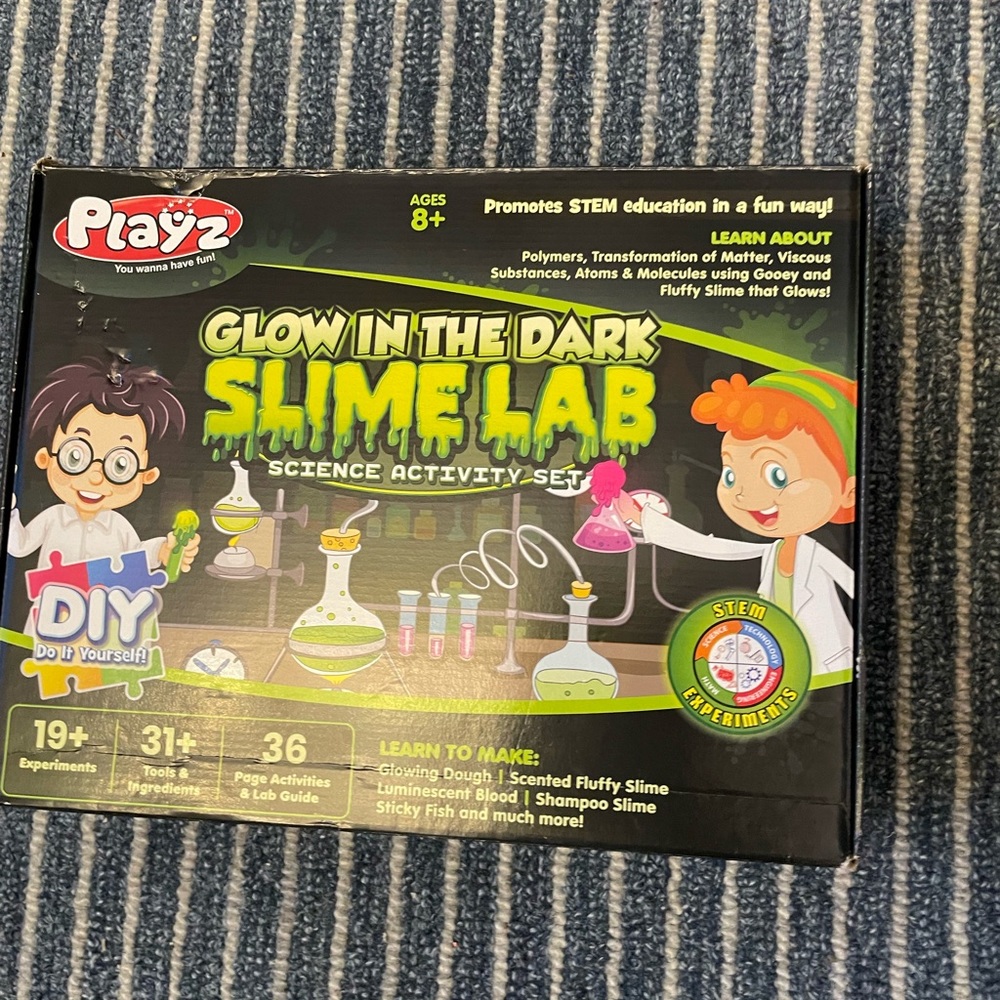Playz Glow in the Dark Slime Lab Activity Playset